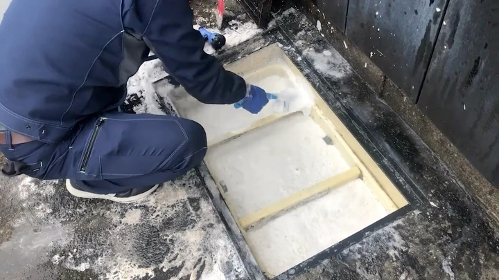 グリストラップ清掃編（動画サムネイル）
