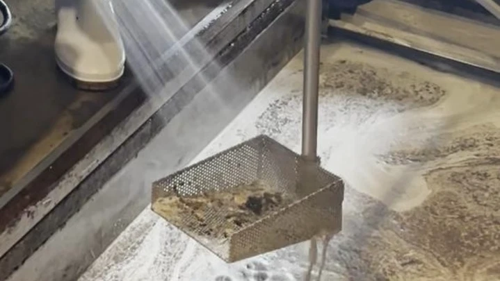 STEP6 泡を流してから水を切る（動画サムネイル）