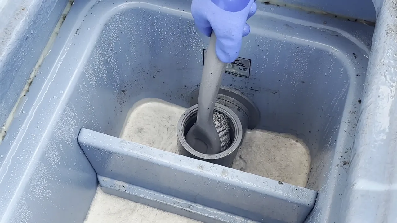 STEP7 排水管内部を洗う（動画サムネイル）